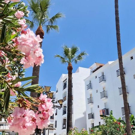Beautiful Beachfront Newly Renovated 2 Bedroom Apartment With Swimming Pool And Garden San Luis de Sabinillas Exterior photo