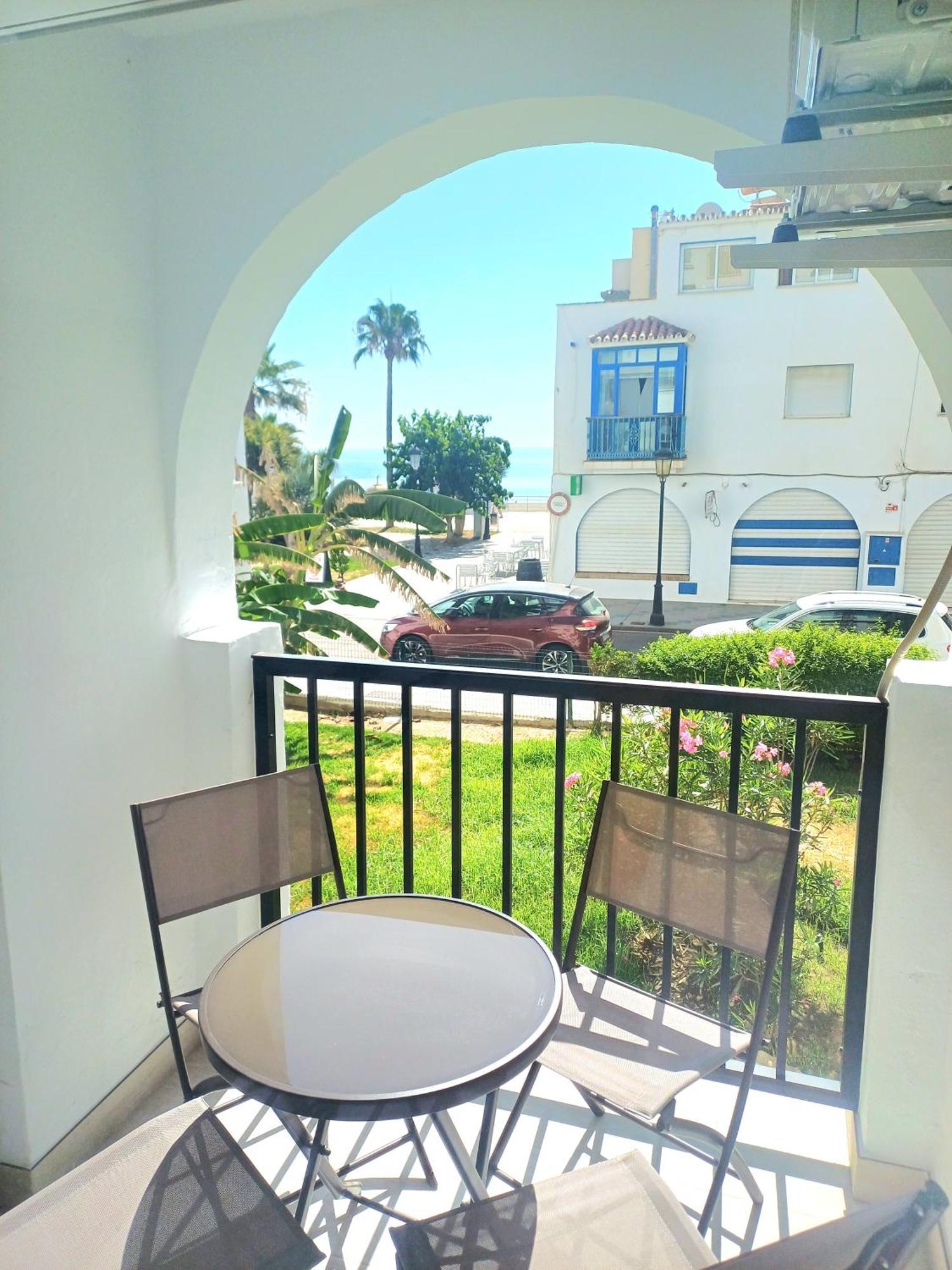 Beautiful Beachfront Newly Renovated 2 Bedroom Apartment With Swimming Pool And Garden San Luis de Sabinillas Exterior photo